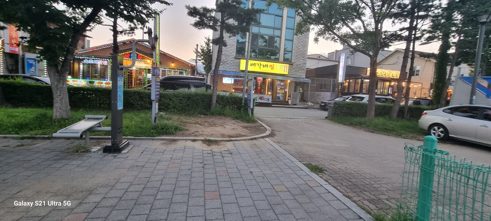 배가네찜 건너편 공원주차장