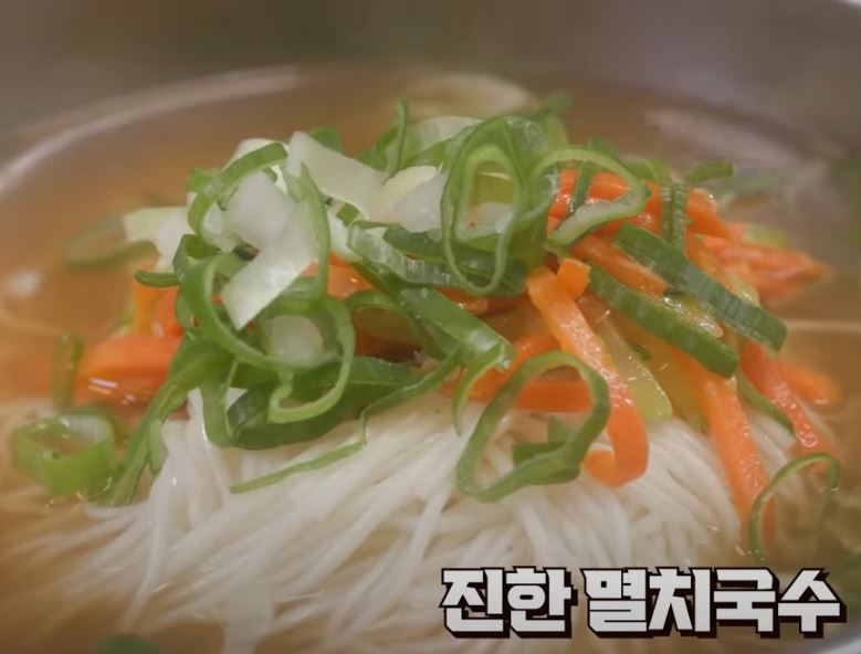 진한 멸치국수