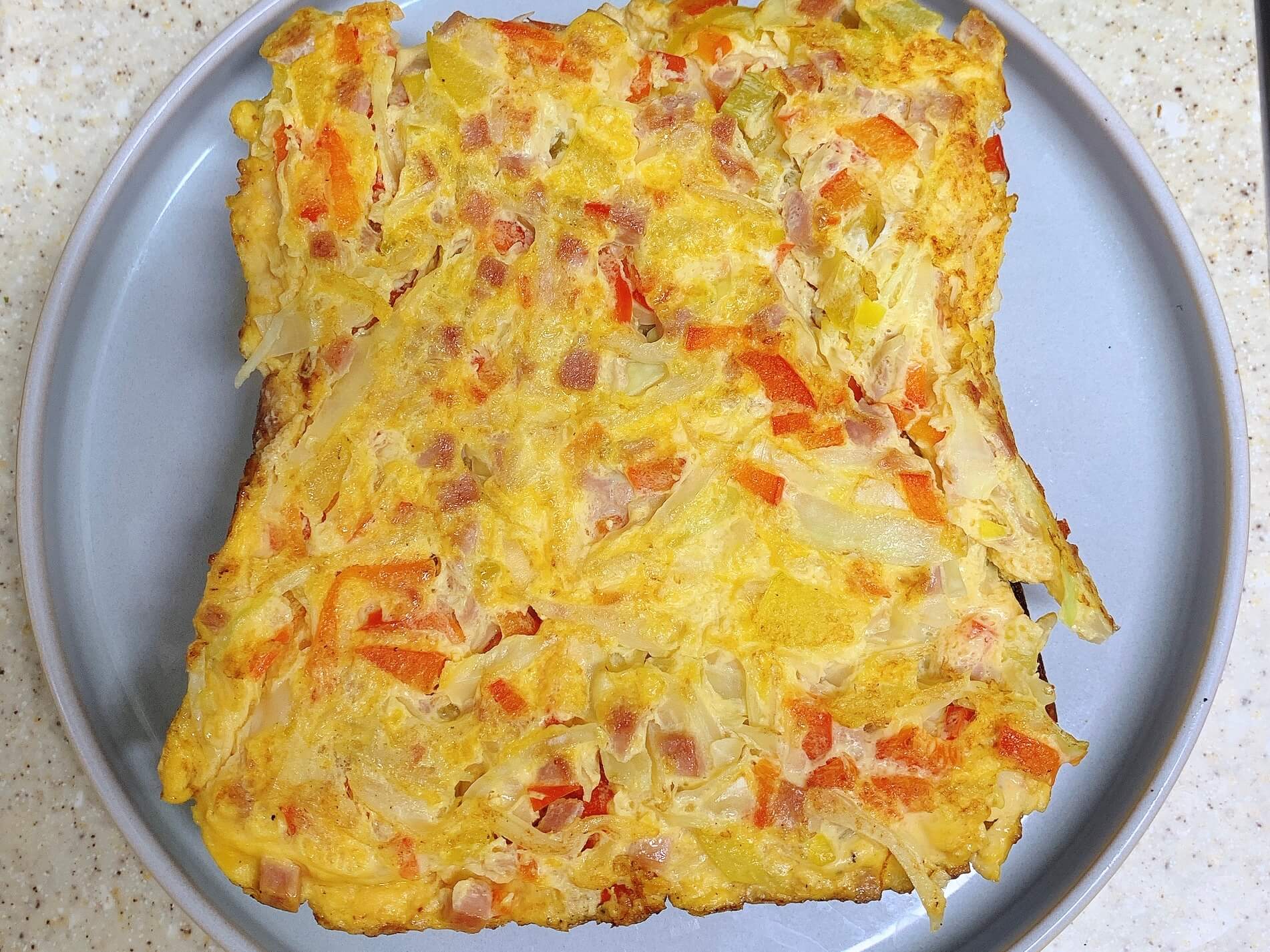 계란부침을 얹음