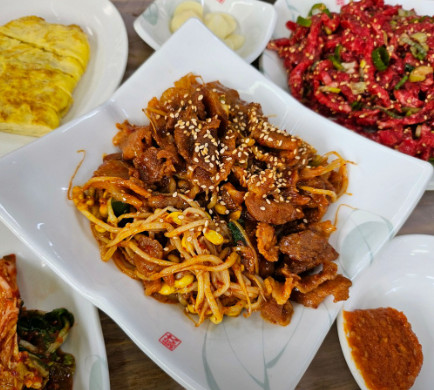 백반기행 목포밥상 육회 가마솥집밥 생고기 맛집