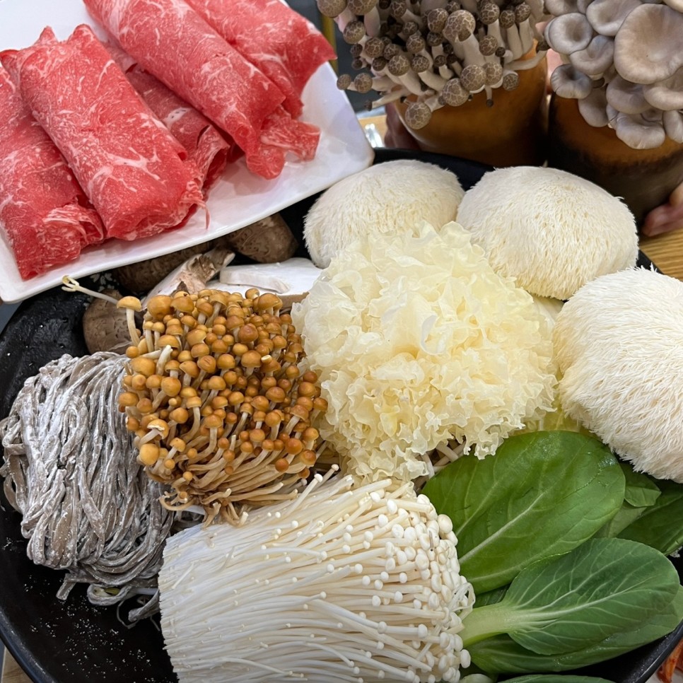 홍대에서 메밀막국수랑 생버섯 샤브샤브를 동시에? 여긴 꼭 가야 해요