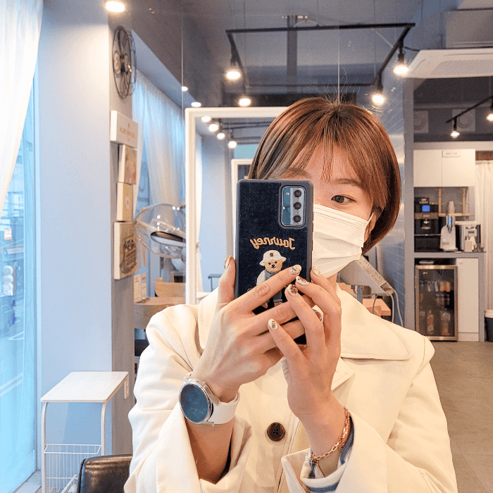 완성된-단발볼륨매직-거울앞에서