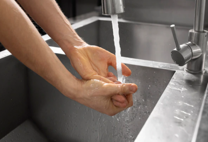 가려움을 줄이기 위한 손씻기
