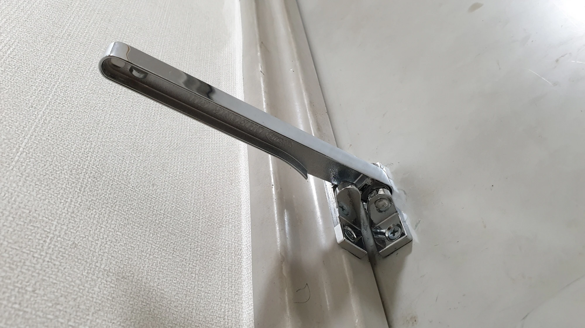 현관문 안전고리