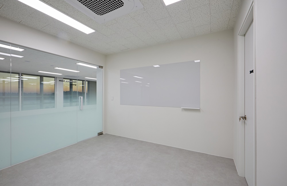 화이트사무실인테리어