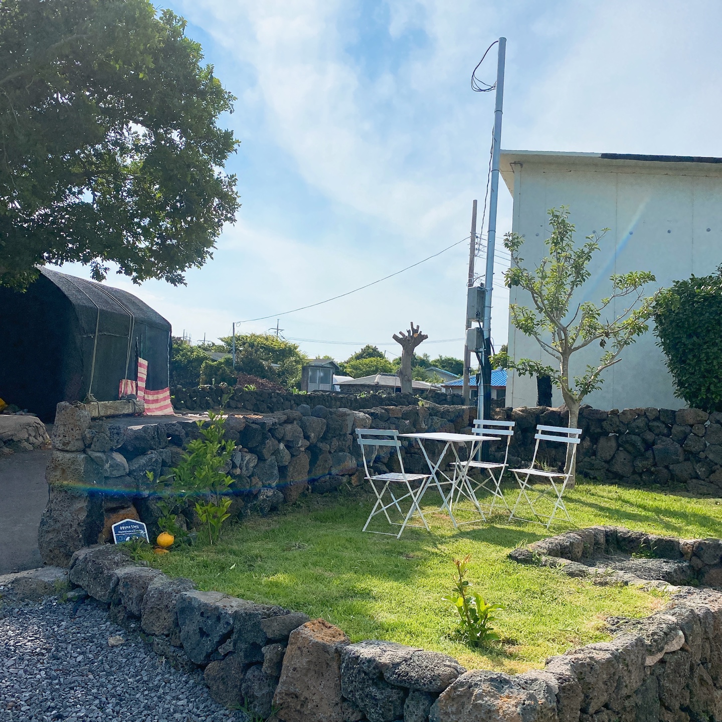 제주 서귀포 성산 혼인지 돌창고 개조 돌집 카페 고요히