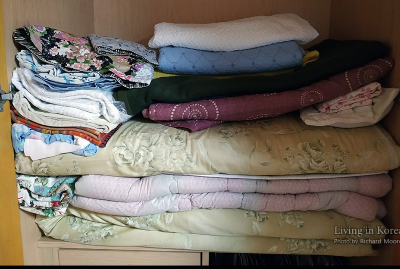계절에 따라 옷과 이불을 정리하는 예전 수납 방식