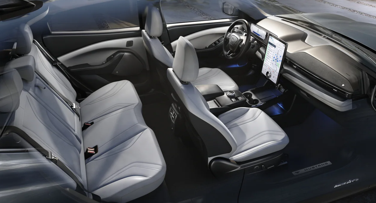 포드-머스탱-마하-e-시트