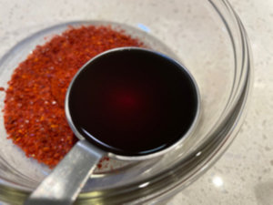 비빔국수 양념장 만드는법 - 간장 1큰술