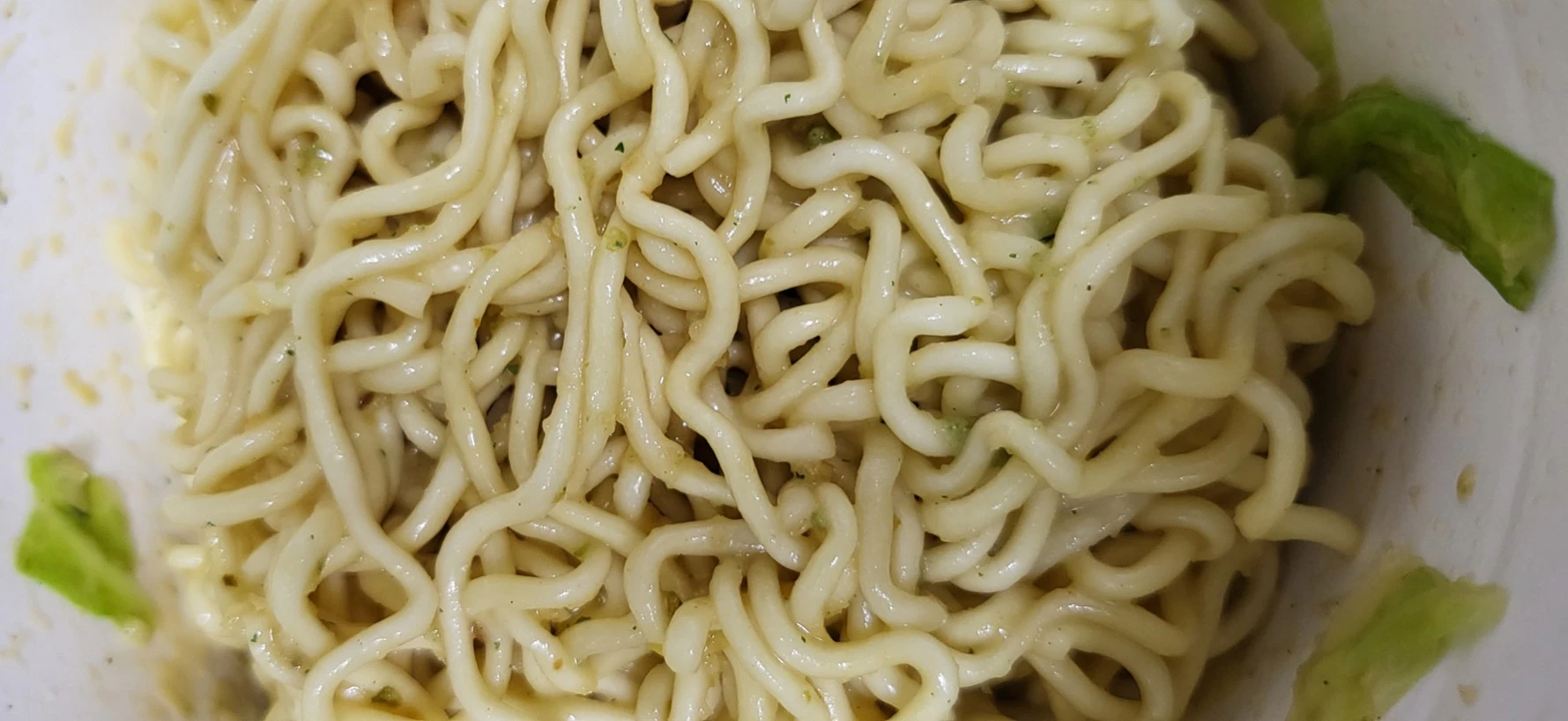 먹태깡 큰사발면 청양마요맛 스프 넣고 비빈 모습