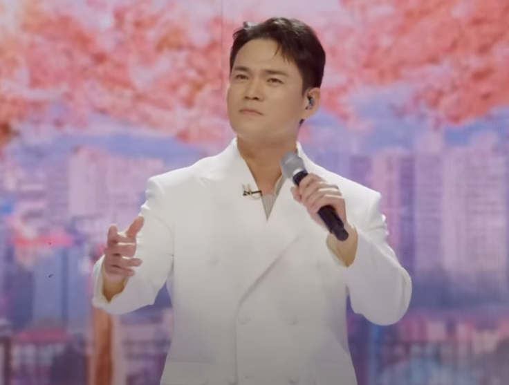 미스터트롯3에서 열창하는 천록담 포토