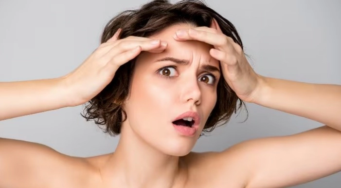 이마 주름 없애는 법