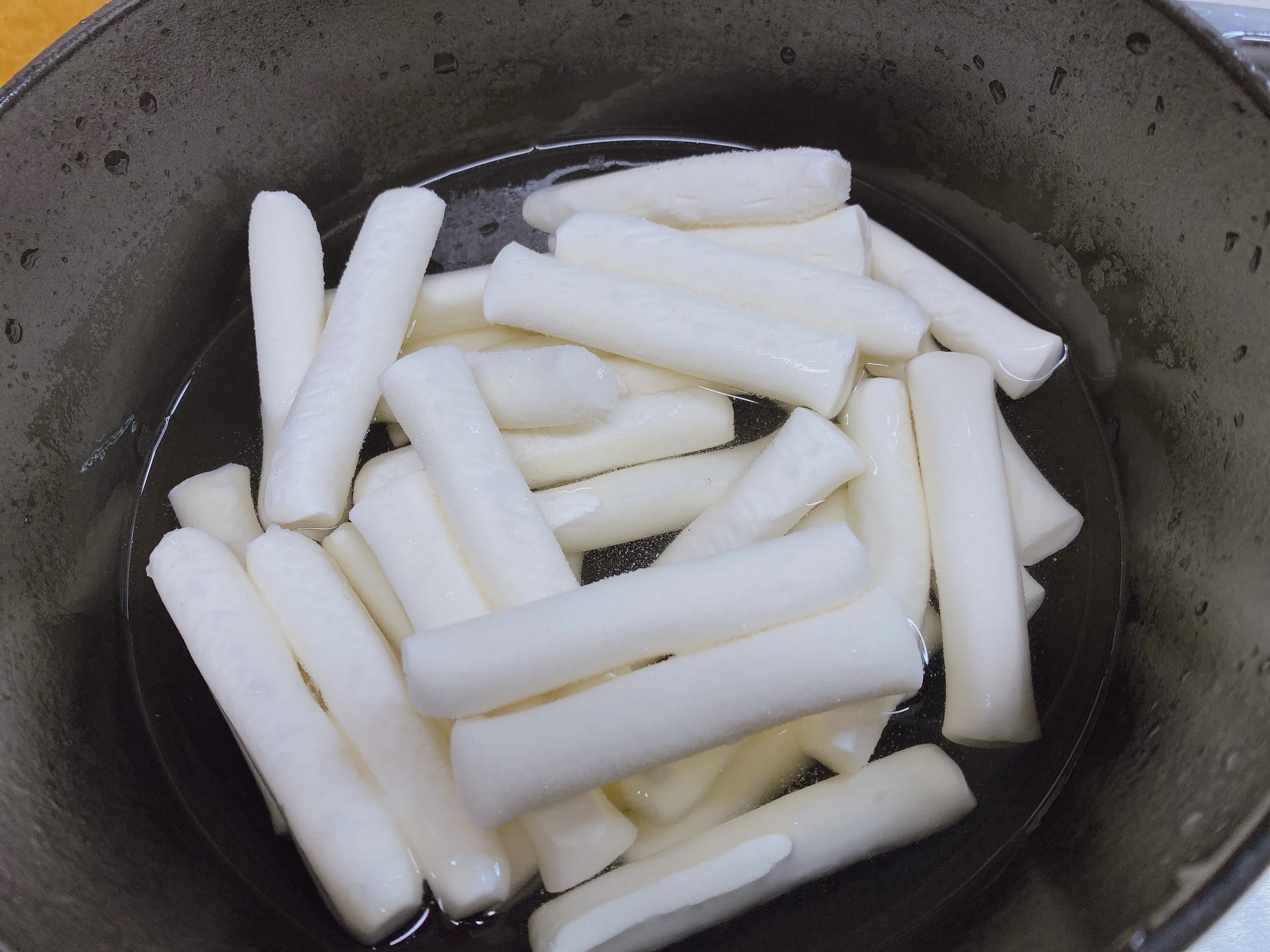 풀무원랭떡 밀떡볶이 매운맛 조리1