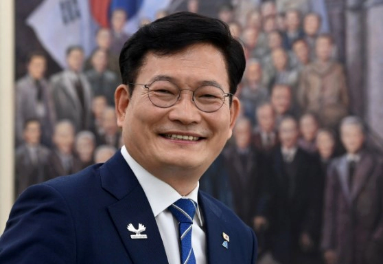 송영길 돈봉투 의혹 관련 프랑스에서 귀국