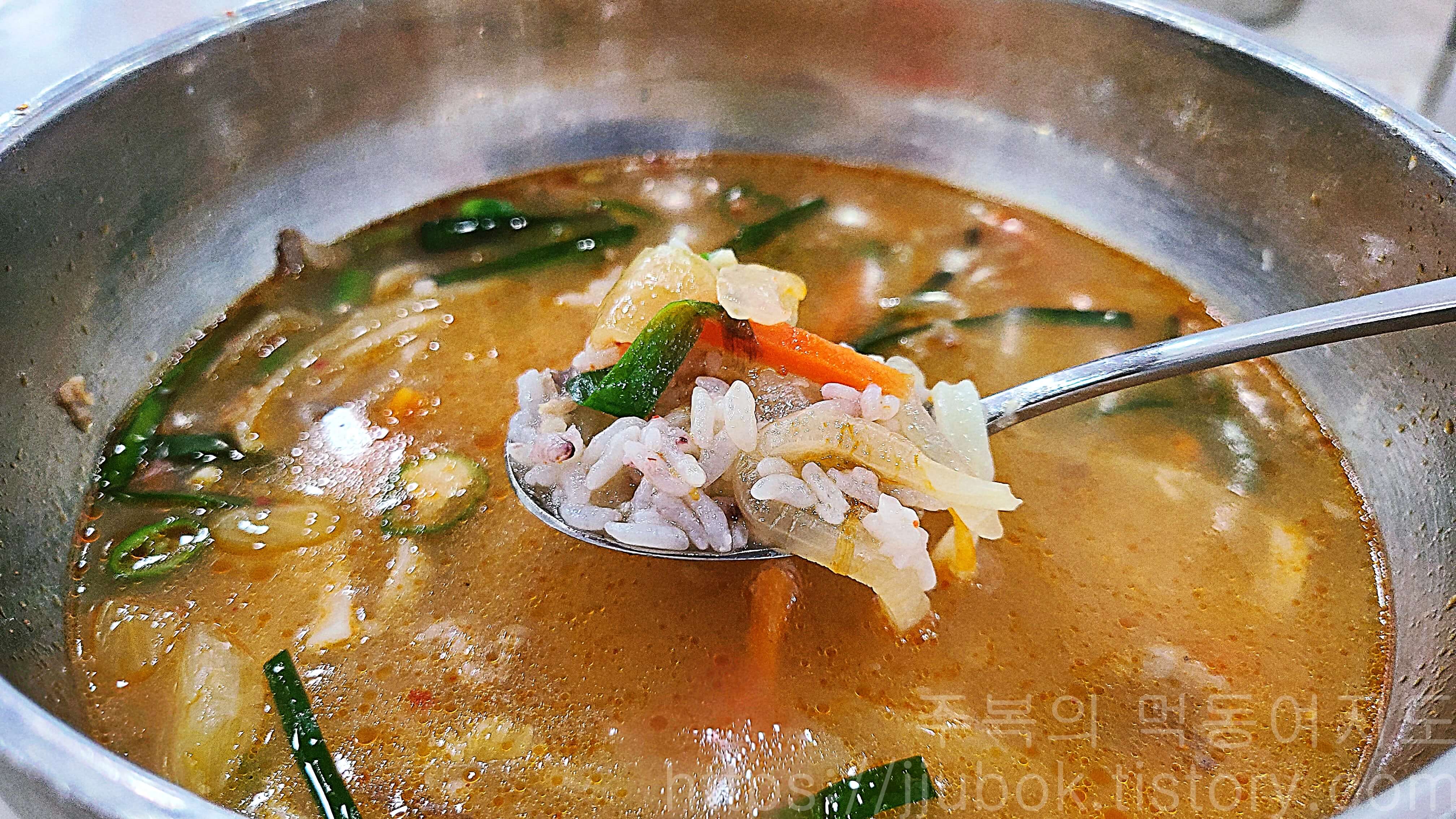 명동칼국수-소고기-칼국수-공기밥-맛