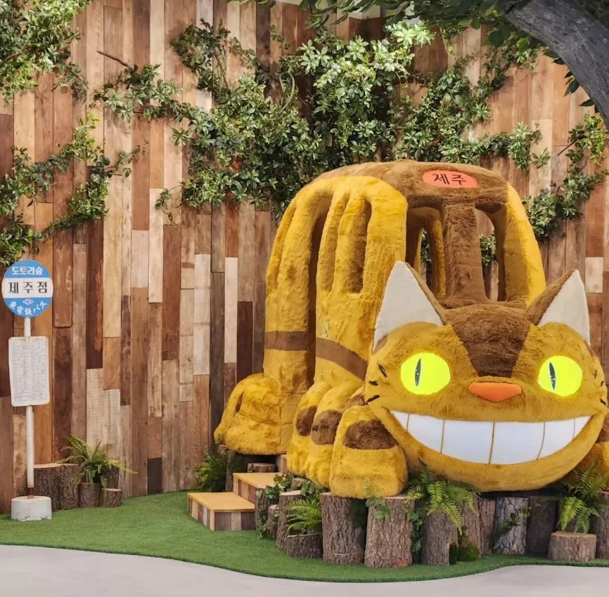 제주도-동쪽-가볼만한-곳-도토리숲-제주점-포토존-고양이-버스