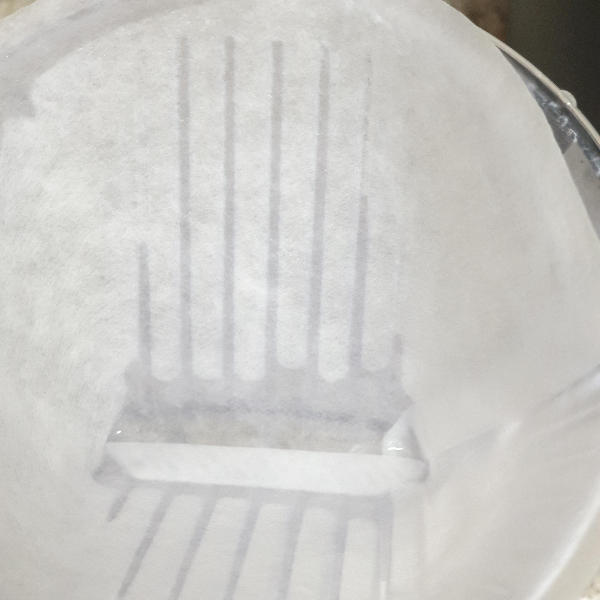 핸드 드립할 때 종이 필터 린싱은 꼭 해야 할까?_린싱 방법_드리퍼에 밀착