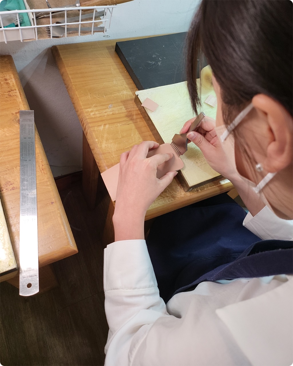 뚜껑 부분 목타치기
