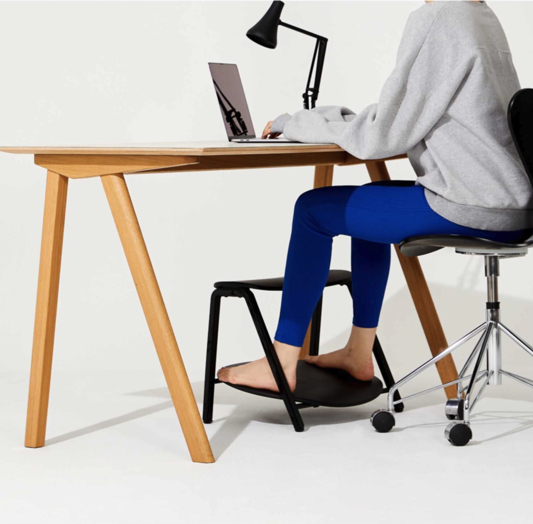 로우모 더블스텝퍼포먼스 - 높이 조절 2단 발받침대 다리 꼬기 방지