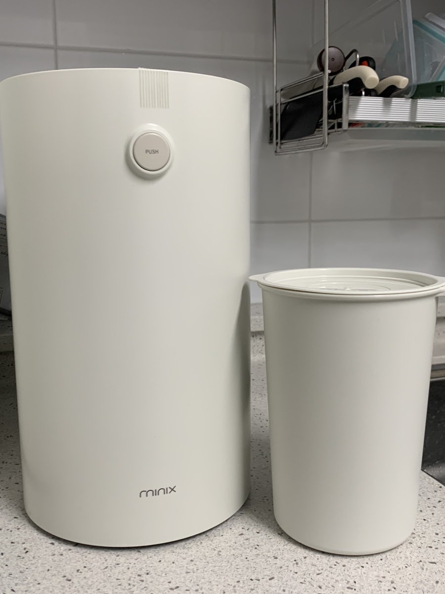 푸드 컨네이너 사진