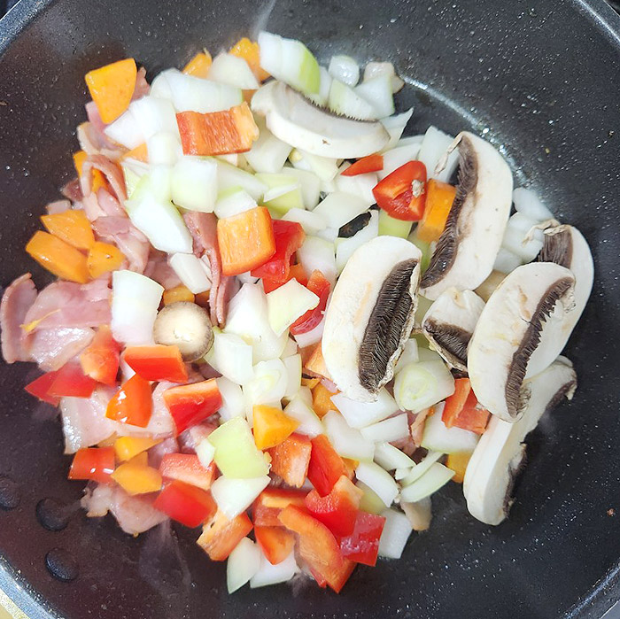 남은 야채 볶기