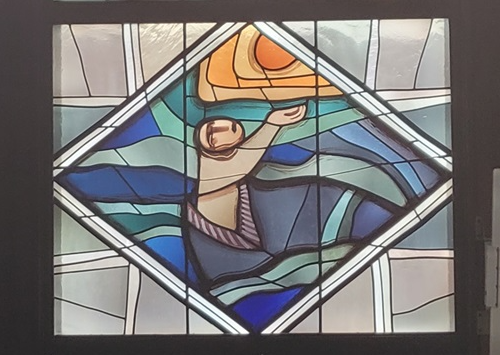 서울 가톨릭대학교 성신교정에 있는 요나 성인 스테인드글라스입니다.