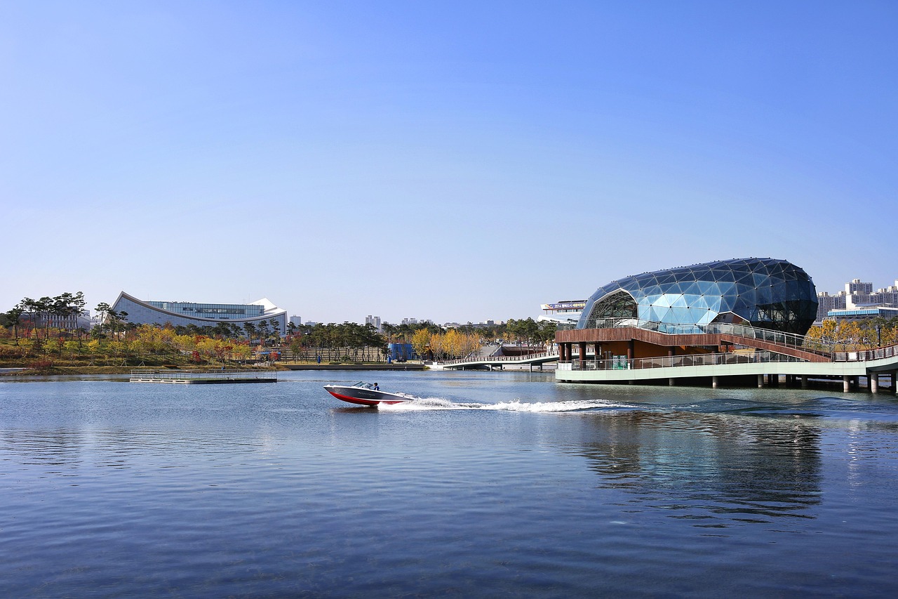 중국 구이저우성 구이양 화과원 지역에 200동이 넘는 초고층 아파트가 밀집한 모습