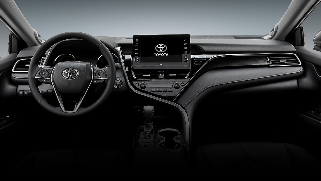 도요타 캠리 8세대 페이스리프트 22년형 대시보드 모습