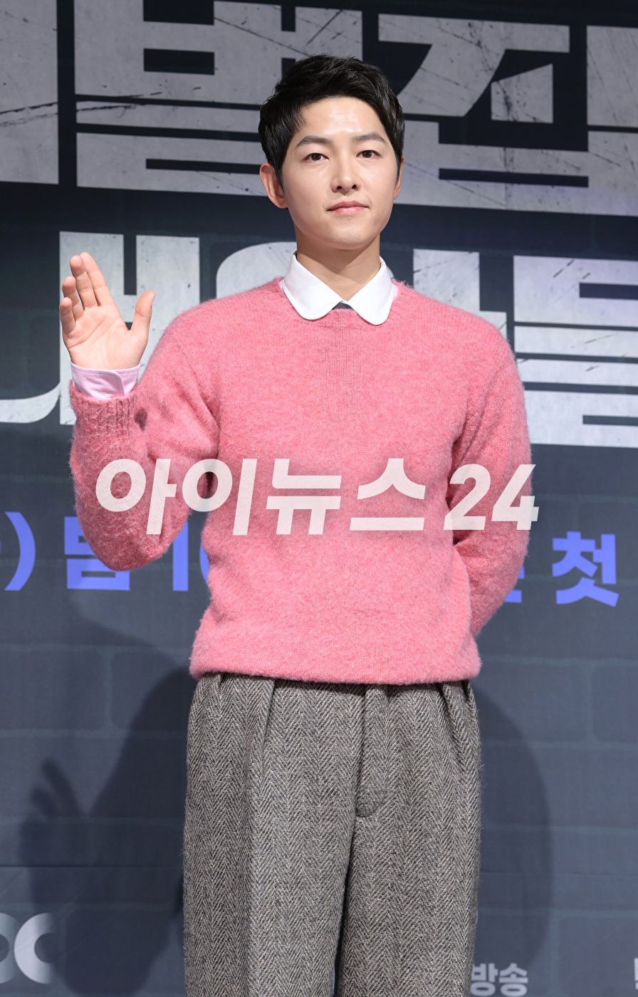 배우 송중기가 17일 오후 서울 여의도동 페어몬트 엠버서더호텔에서 열린 JTBC 새 금토일 드라마 '재벌집 막내아들' 제작발표회에 참석하고 있다. [사진=정소희 기자]