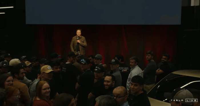 위기 속 머스크의 승부수…“테슬라 주식 팔지 마세요”, 주가는 5% 반등