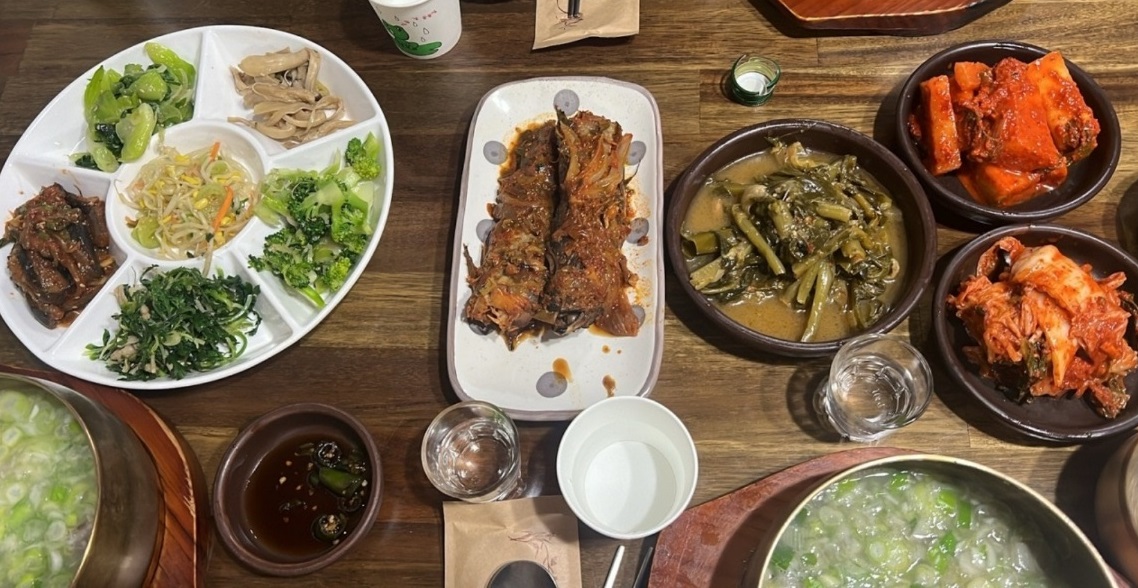 동네한바퀴-서울-서촌-곰탕-고래-나물반찬-한정식