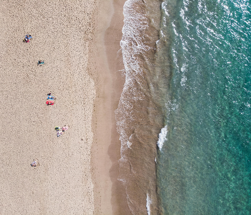 여름바다와모래사장