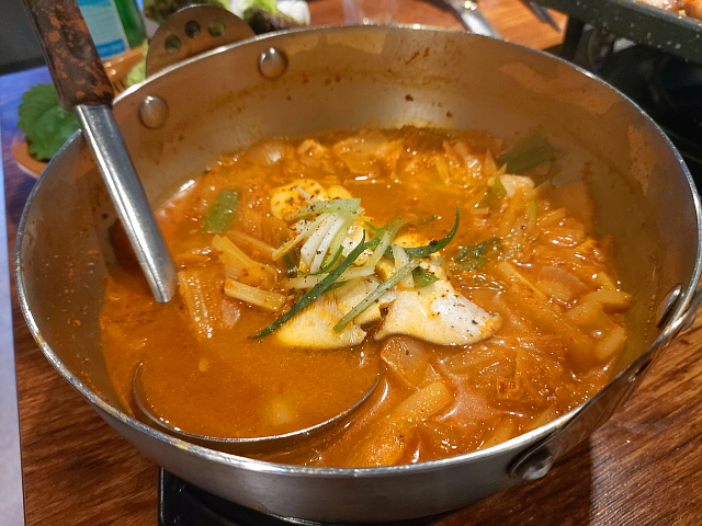 연남 흑돼지고기 김치전골