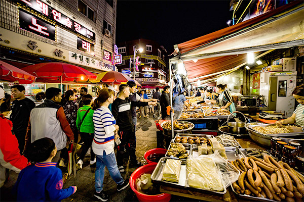 다문화음식거리 노상 가게들 사진