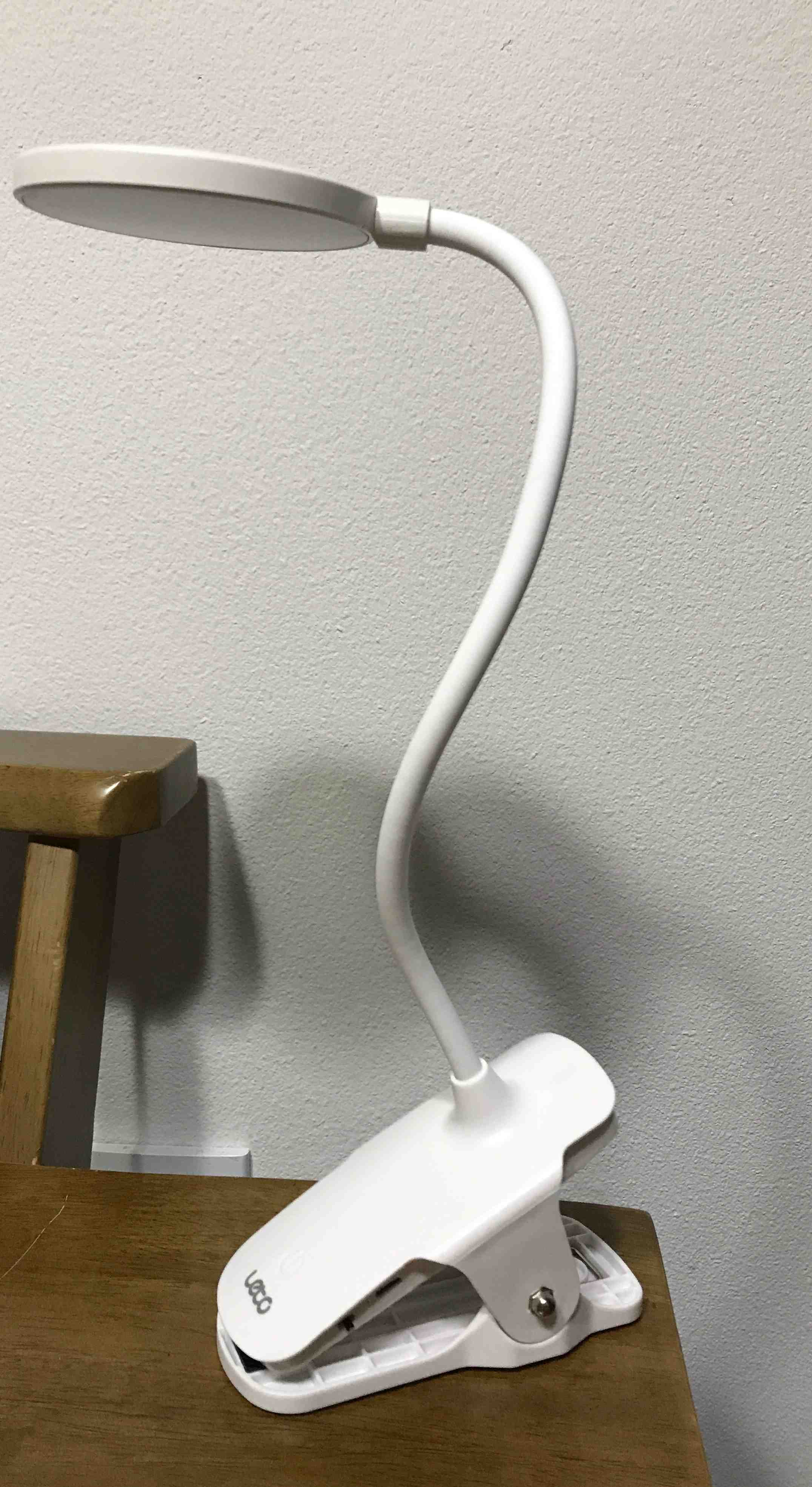 레토 독서등을 세워놓은 모습