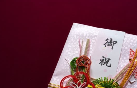 축의금 봉투 쓰는 방법: 예의와 정성을 담아 작성하는 팁