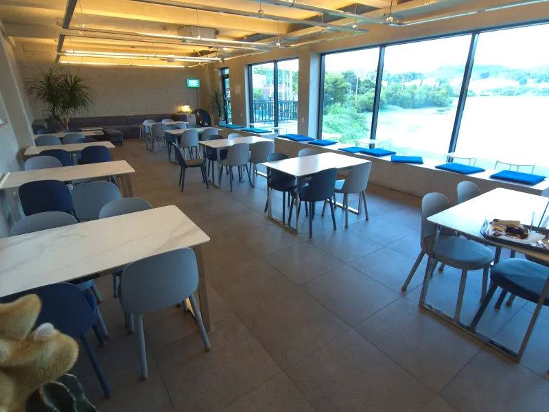 데이트하기-좋은-카페-실내