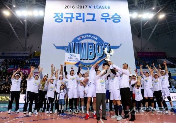 5연패 실패 후 반격 카드…대한항공, 헤난 감독 영입