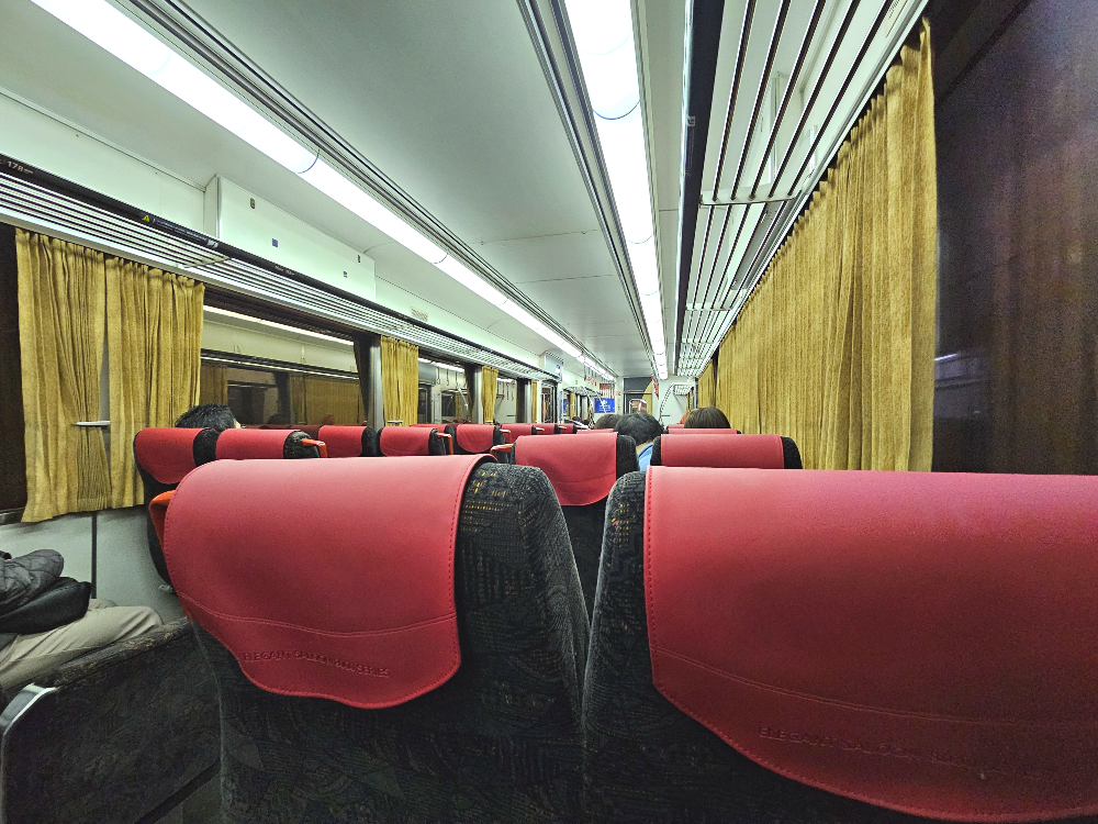 케이한 특급 열차 내부