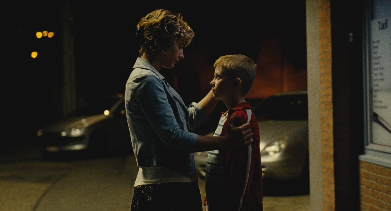 시릴의 잘못을 용서해주며 머리를 쓰다듬어 주는 사만다