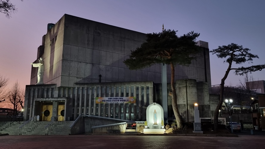 안성 구포동성당 100주년 기념 성당, 예수성심상, 성모동산 성모상 사진