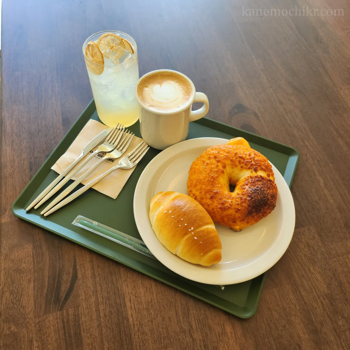 리옹베르-카페-소금빵-베이글