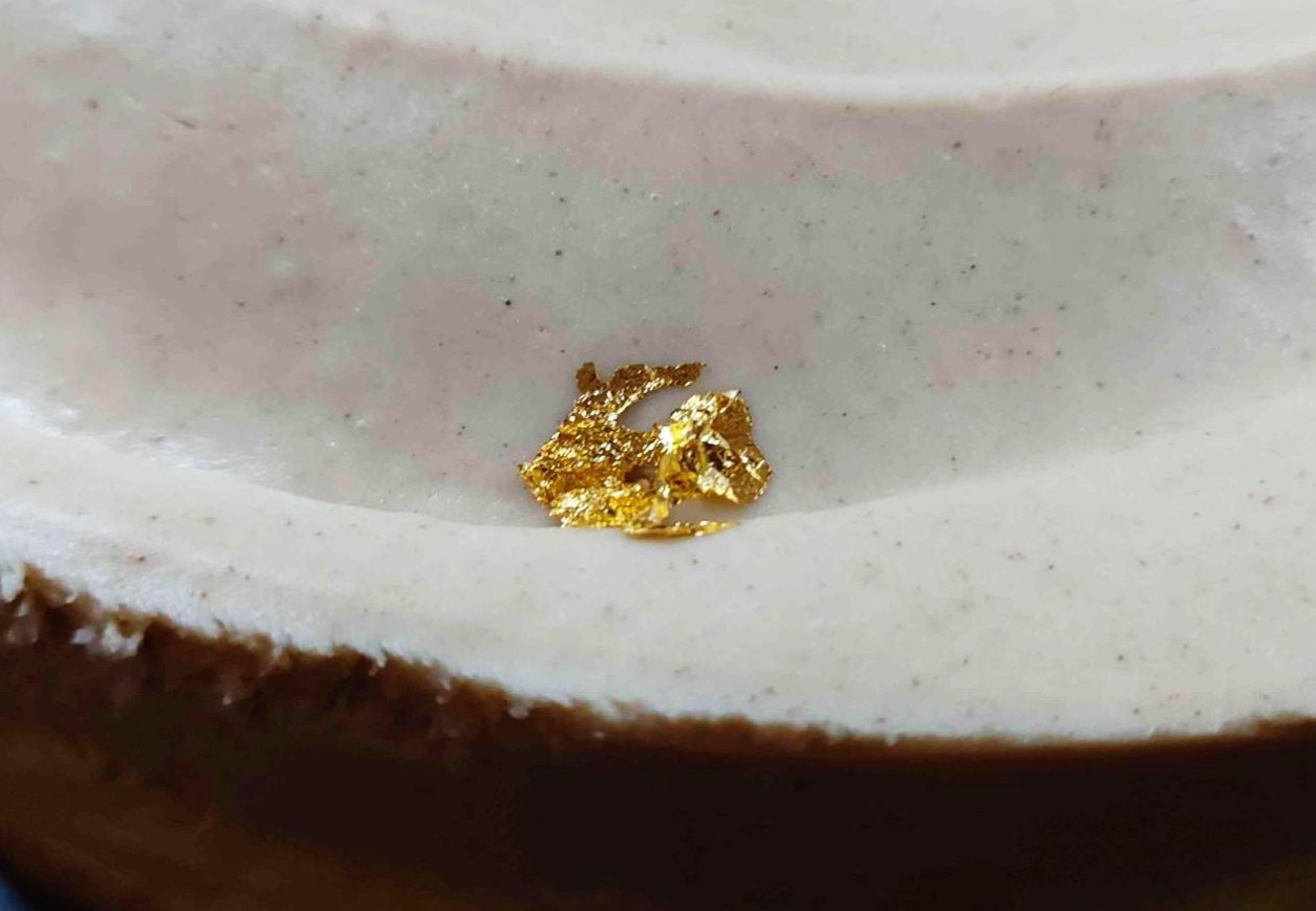 투썸플레이스 헤이즐넛 마스카포네 치즈케이크 금박장식