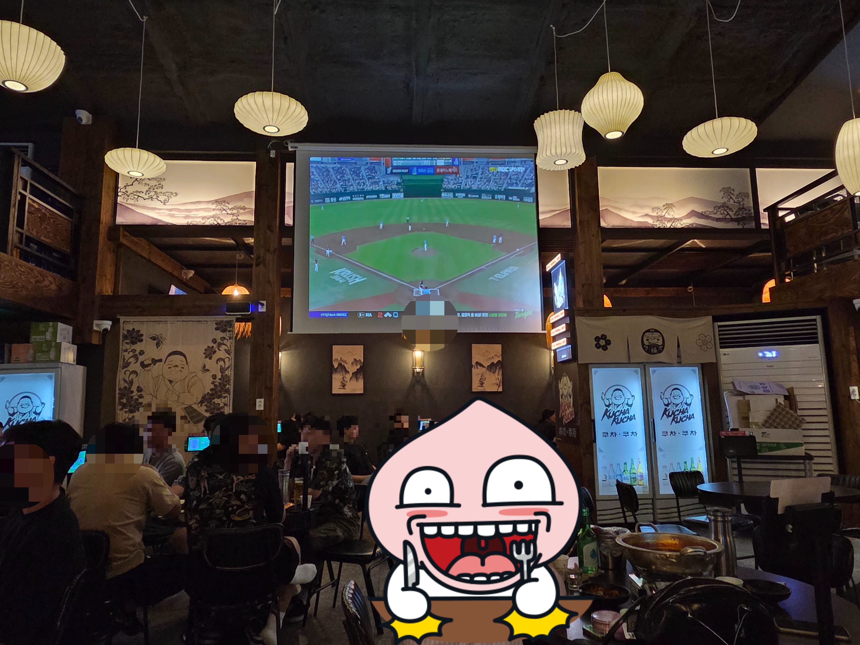 쿠차쿠차 대형 스크린이 설치된 스포츠 관람 최적 좌석
