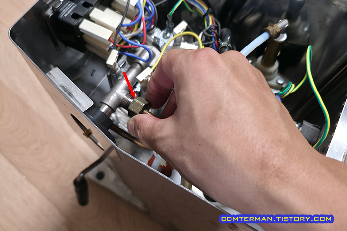 가찌아 클래식 스팀 노즐 너트 분리