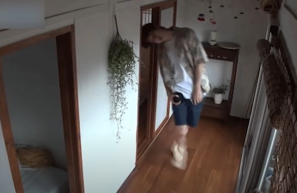 최우식 문 피하기 짤