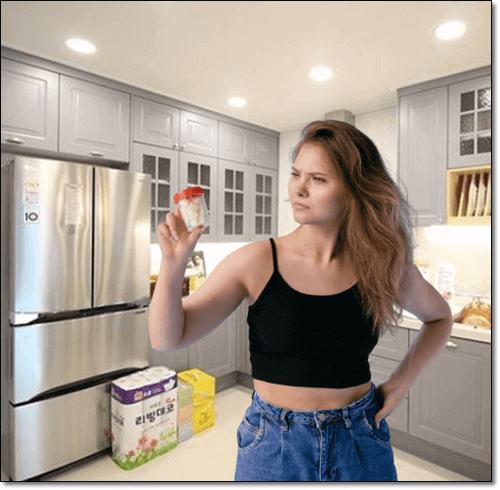 설탕을 쳐다보는 당뇨병 여성