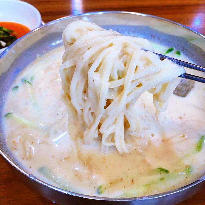 25년 정성 한 그릇 손칼국수 만두칼국수 수원 수원역 맛집 추천 생방송투데이 맛의 승부사