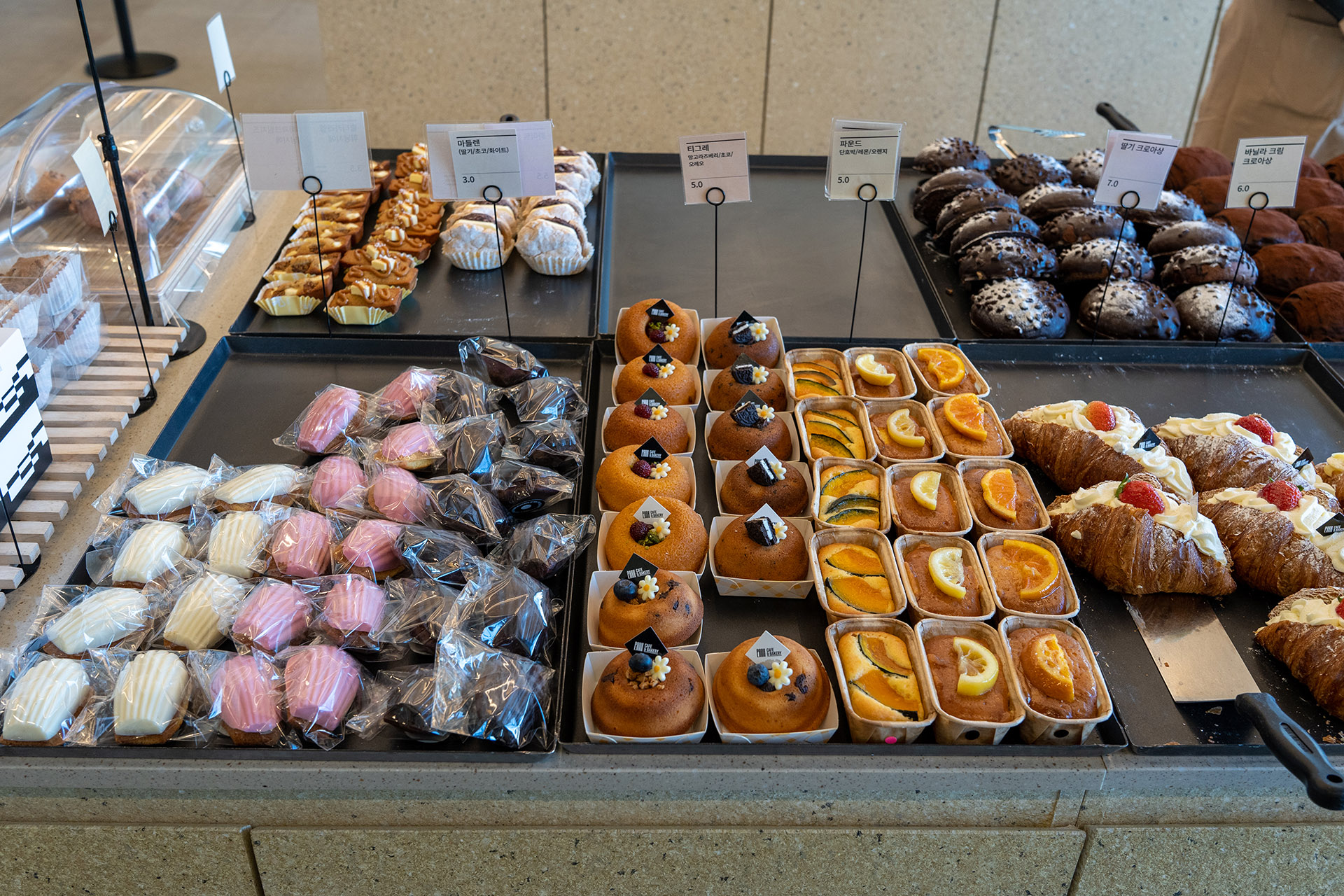 부산 영도 피아크 카페 앤 베이커리.