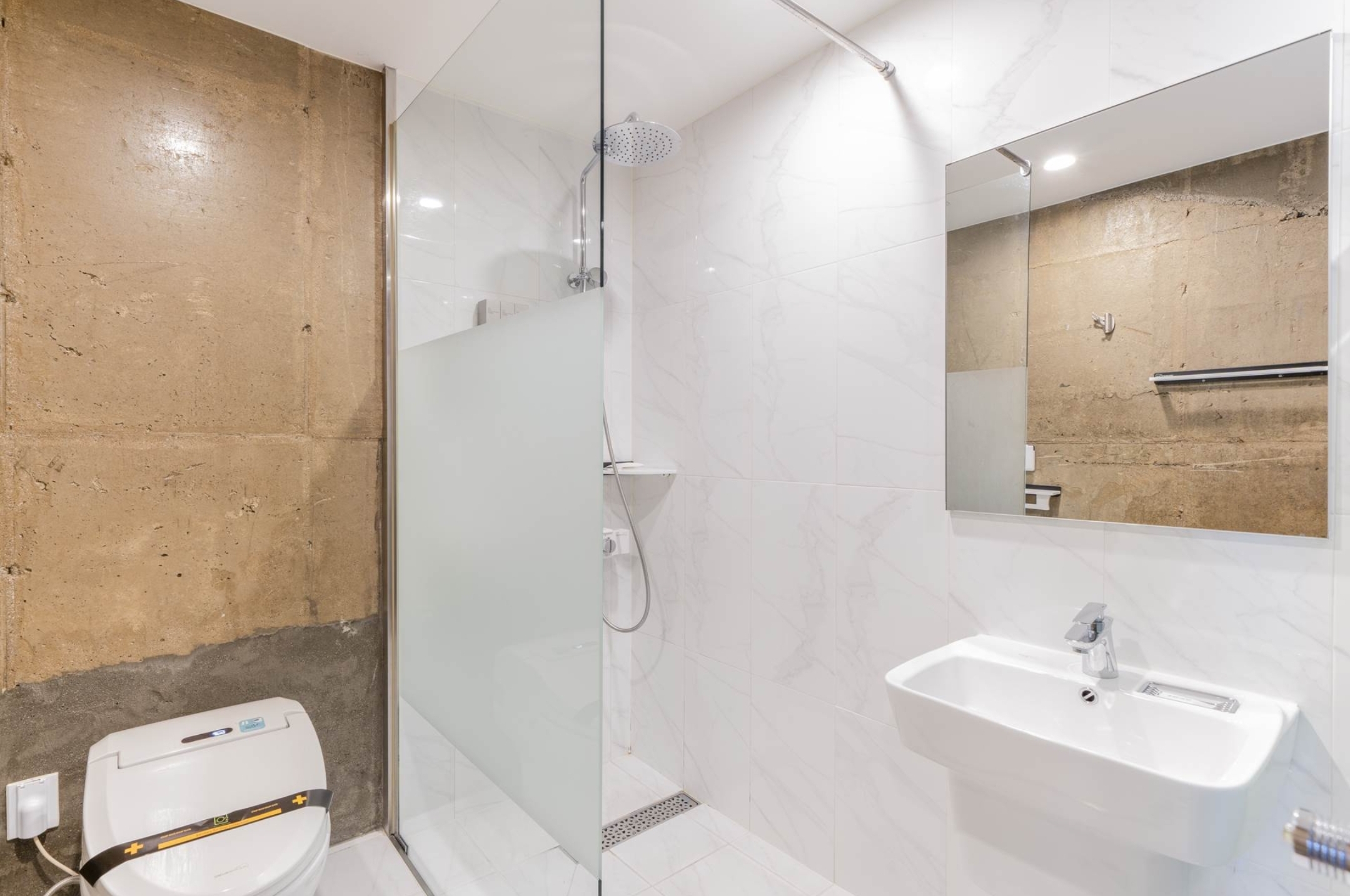 깔끔한 욕실 &amp; 전자동 비데